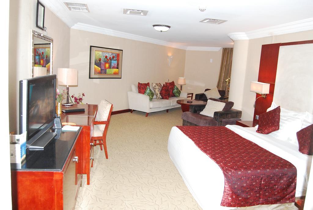 Chelsea Hotel Abuja Habitación foto